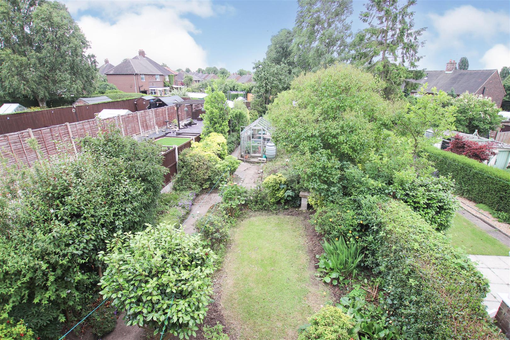 ENCLOSED REAR GARDEN